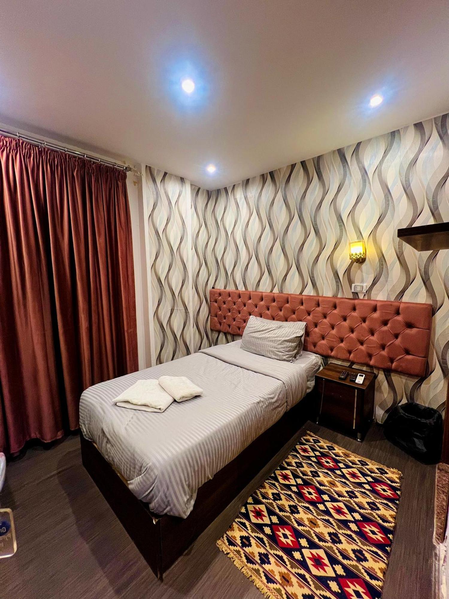 Grand Pyramids Inn Kafrat al Jabal Екстер'єр фото